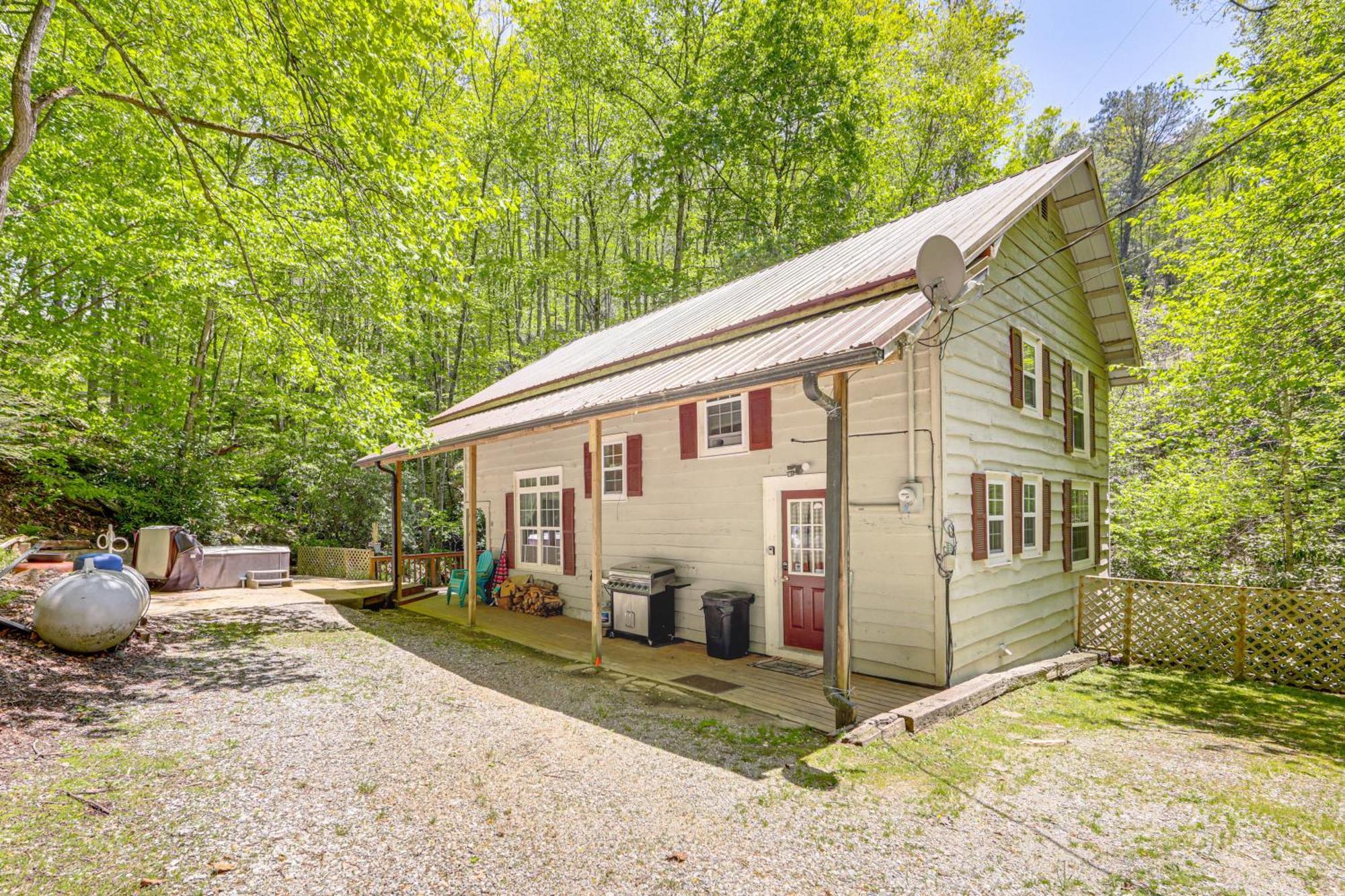 Bryson City Cottage With Hot Tub And Waterfall Views! Exterior photo